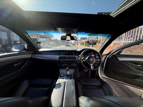 BMW - 520i M SPORTS 