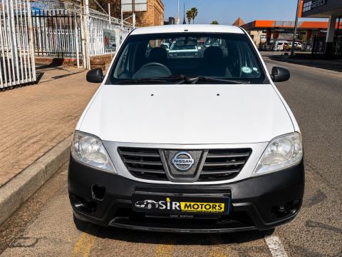 Nissan - Np200