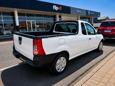 Nissan - Np200