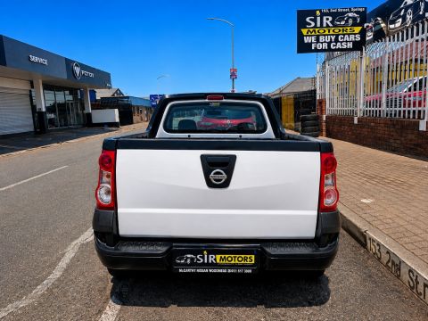 Nissan - Np200