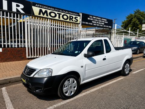 Nissan - Np200