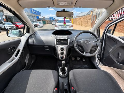 Toyota - Yaris 1.0 
