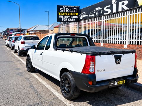 Nissan - Np200 