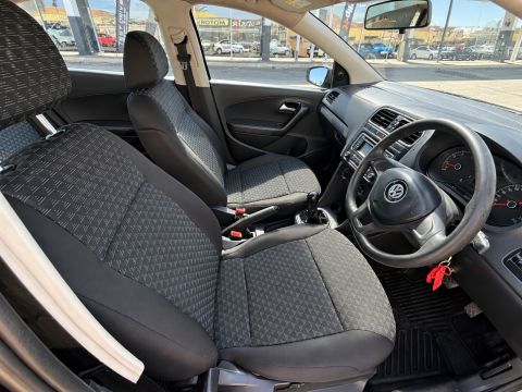 Volkswagen - Polo Sedan 