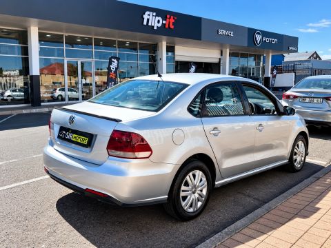 Volkswagen - Polo Sedan 